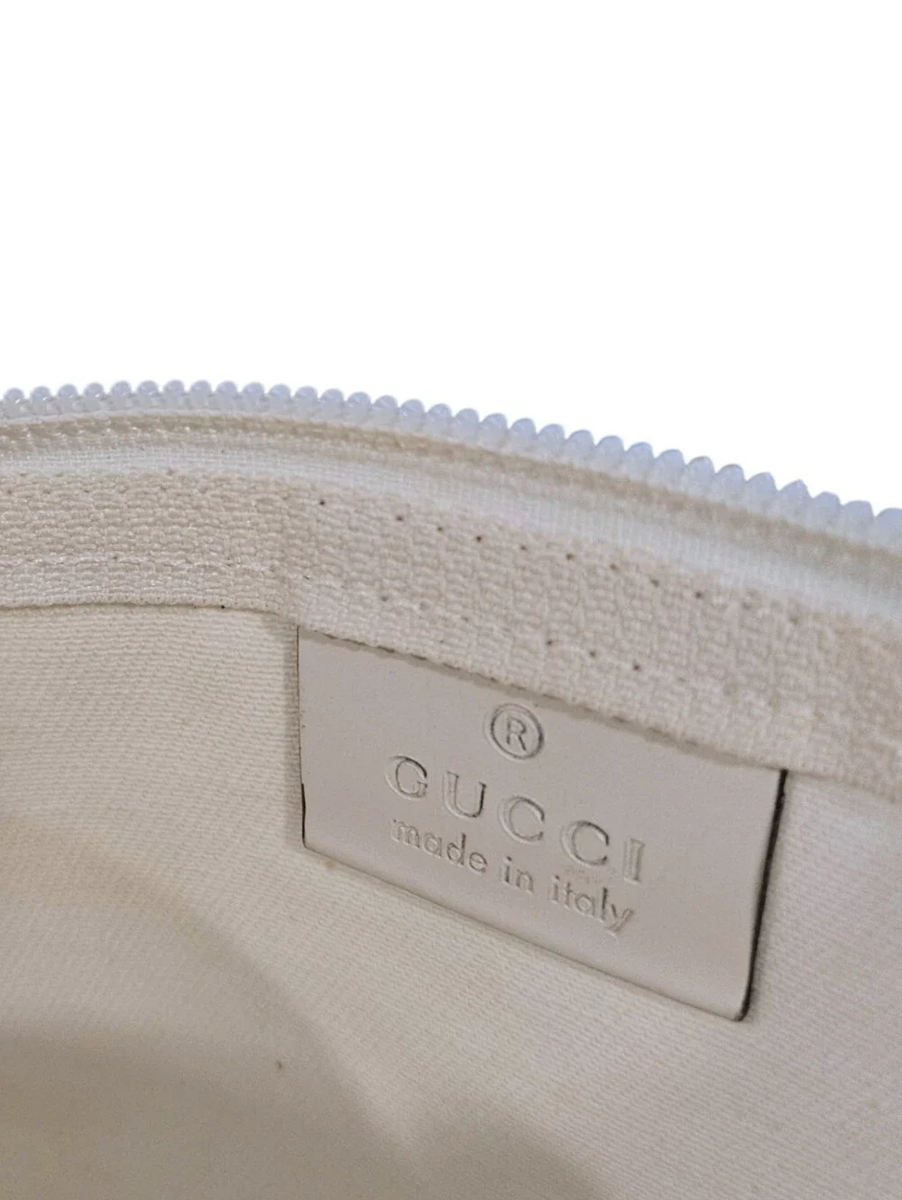 Gucci essentials design silver